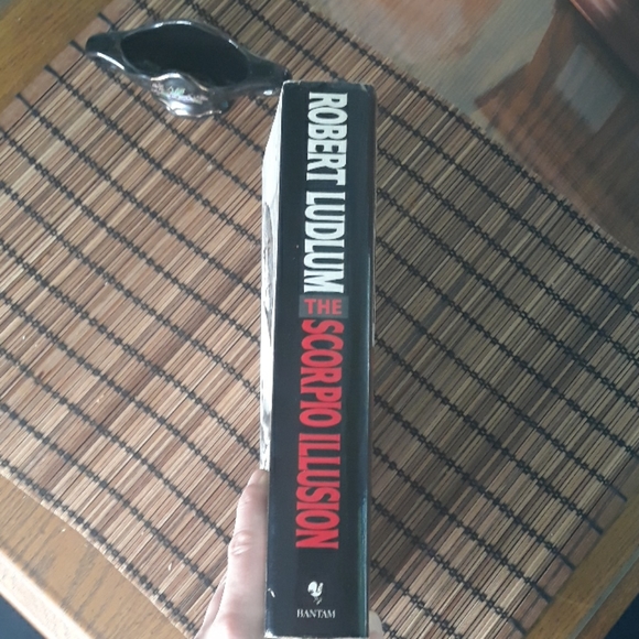 The Scorpion Illusion hardcover by Robert Ludlum - Picture 10 of 11